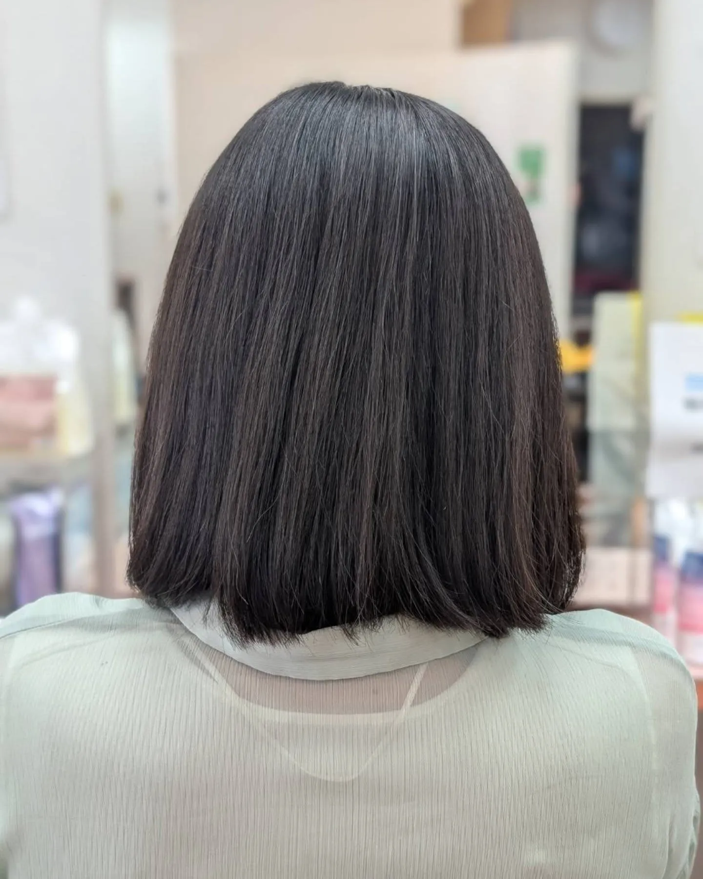 スペイン人女性もストレートパーマをします。