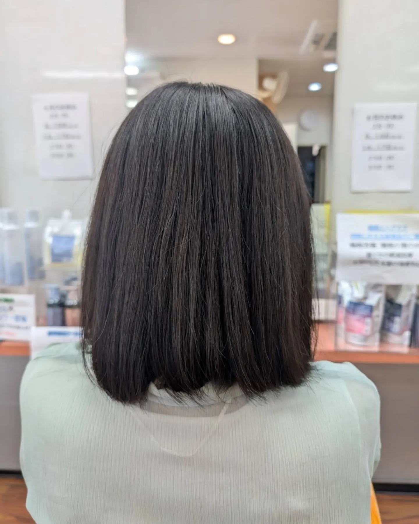 スペイン人女性もストレートパーマをします。