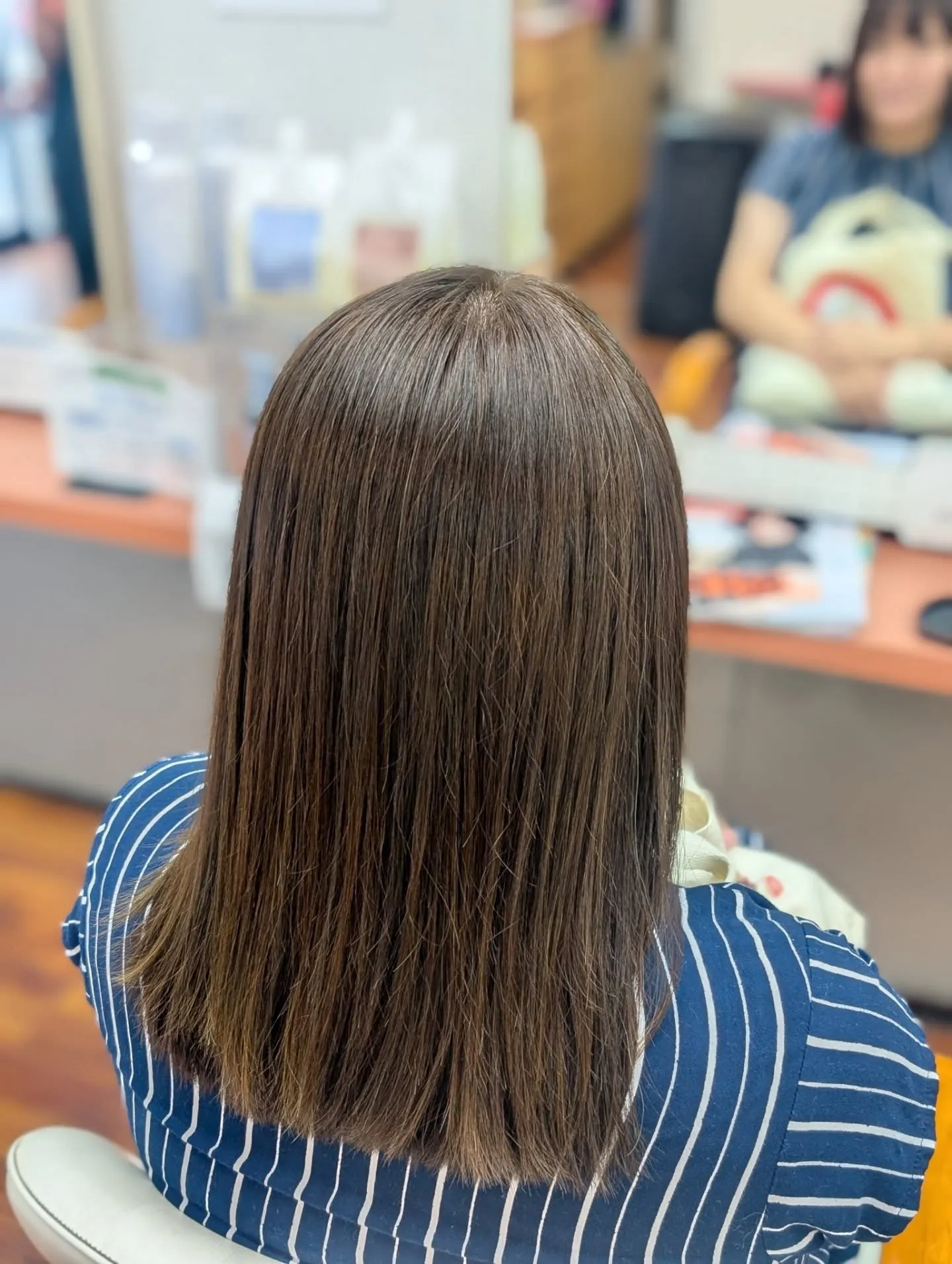 ミャンマー人も艶髪トリートメント付きストレートパーマします。