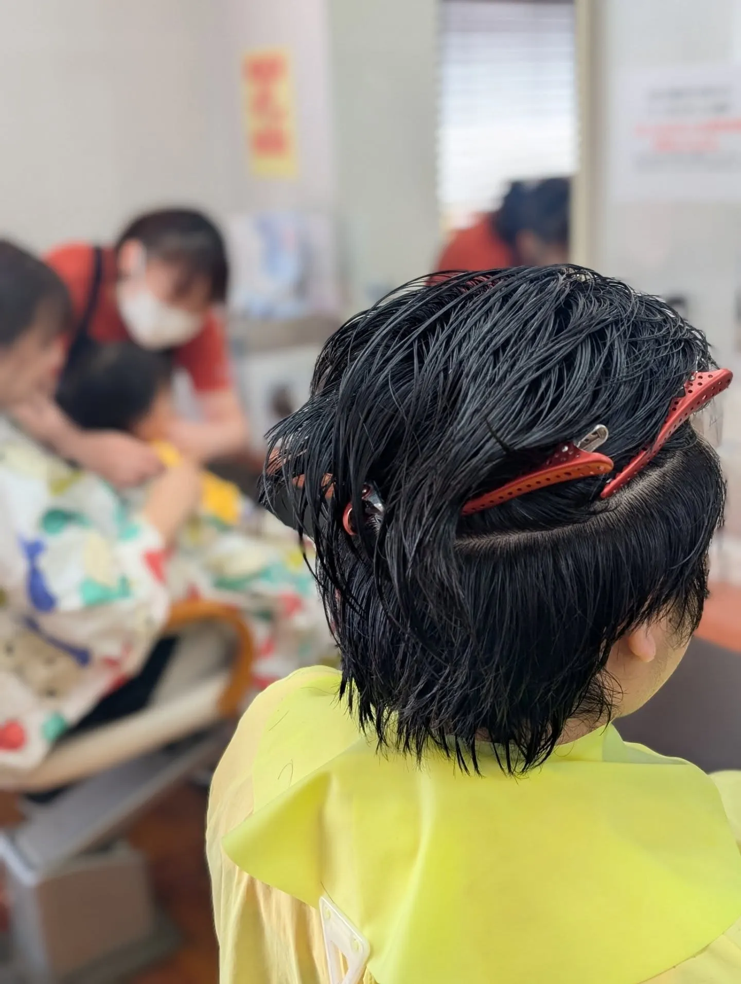 ミャンマー人も艶髪トリートメント付きストレートパーマします。