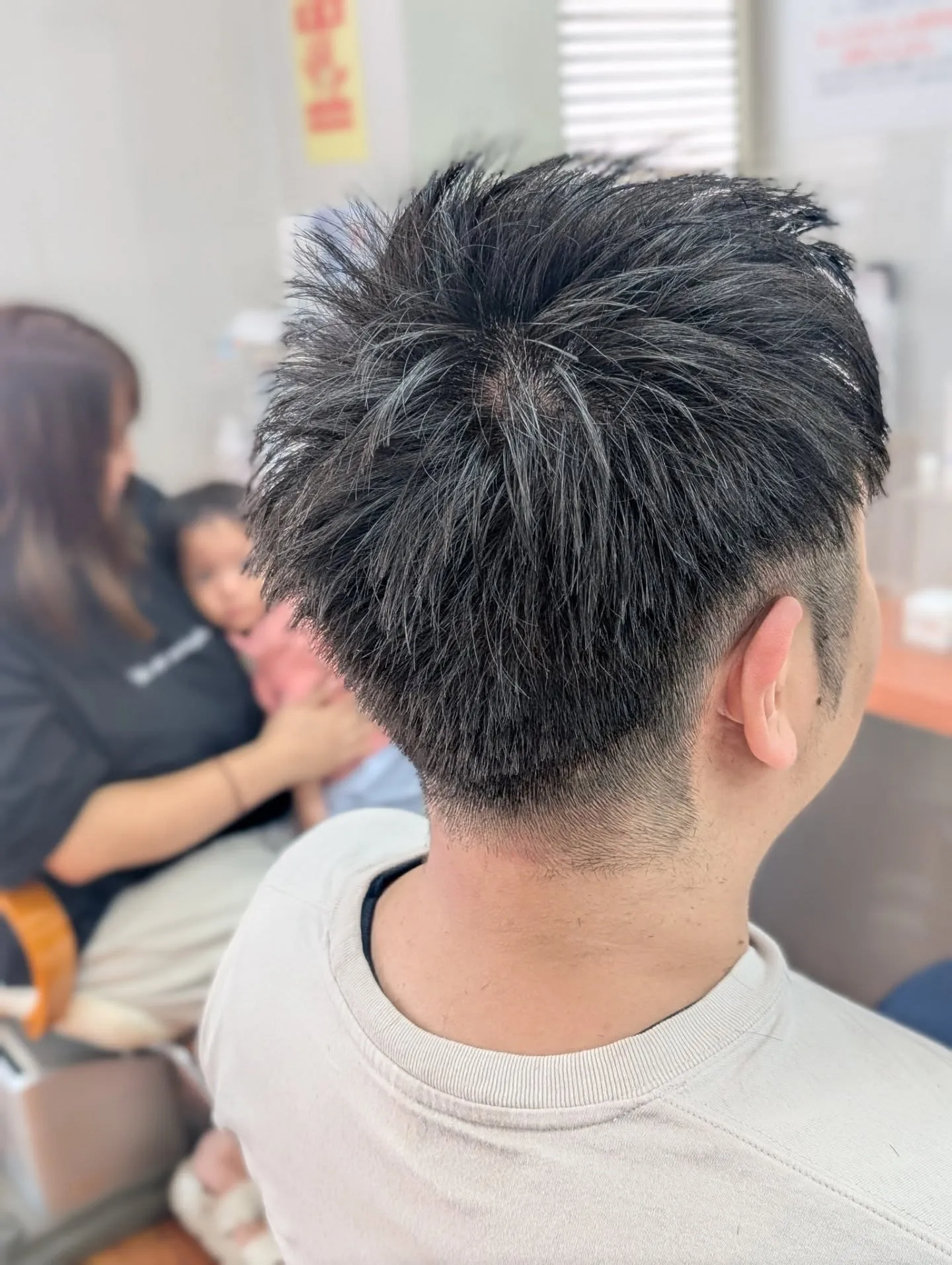 ミャンマー人も艶髪トリートメント付きストレートパーマします。