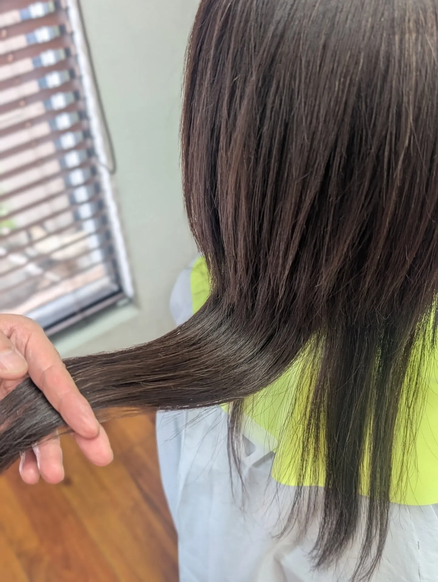 夏の輝きターコイズ色の縮毛矯正＆髪質改善トリートメント