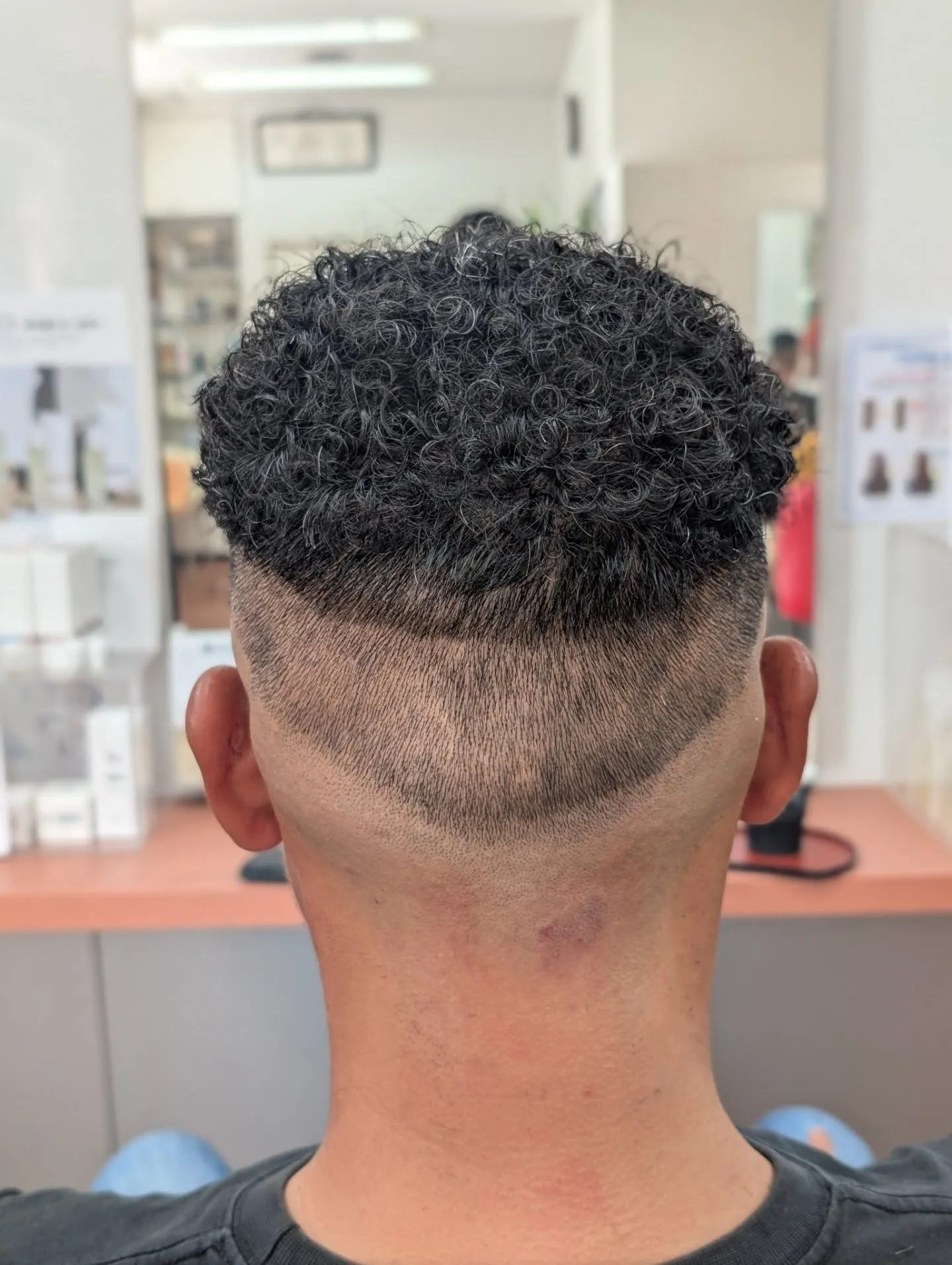 3年間伸ばした髪の毛を極道パーマに