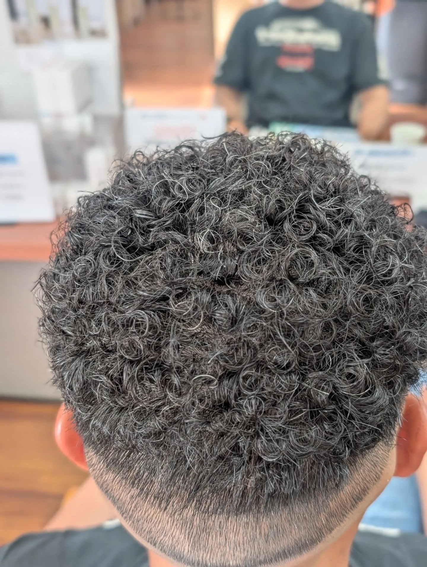 3年間伸ばした髪の毛を極道パーマに