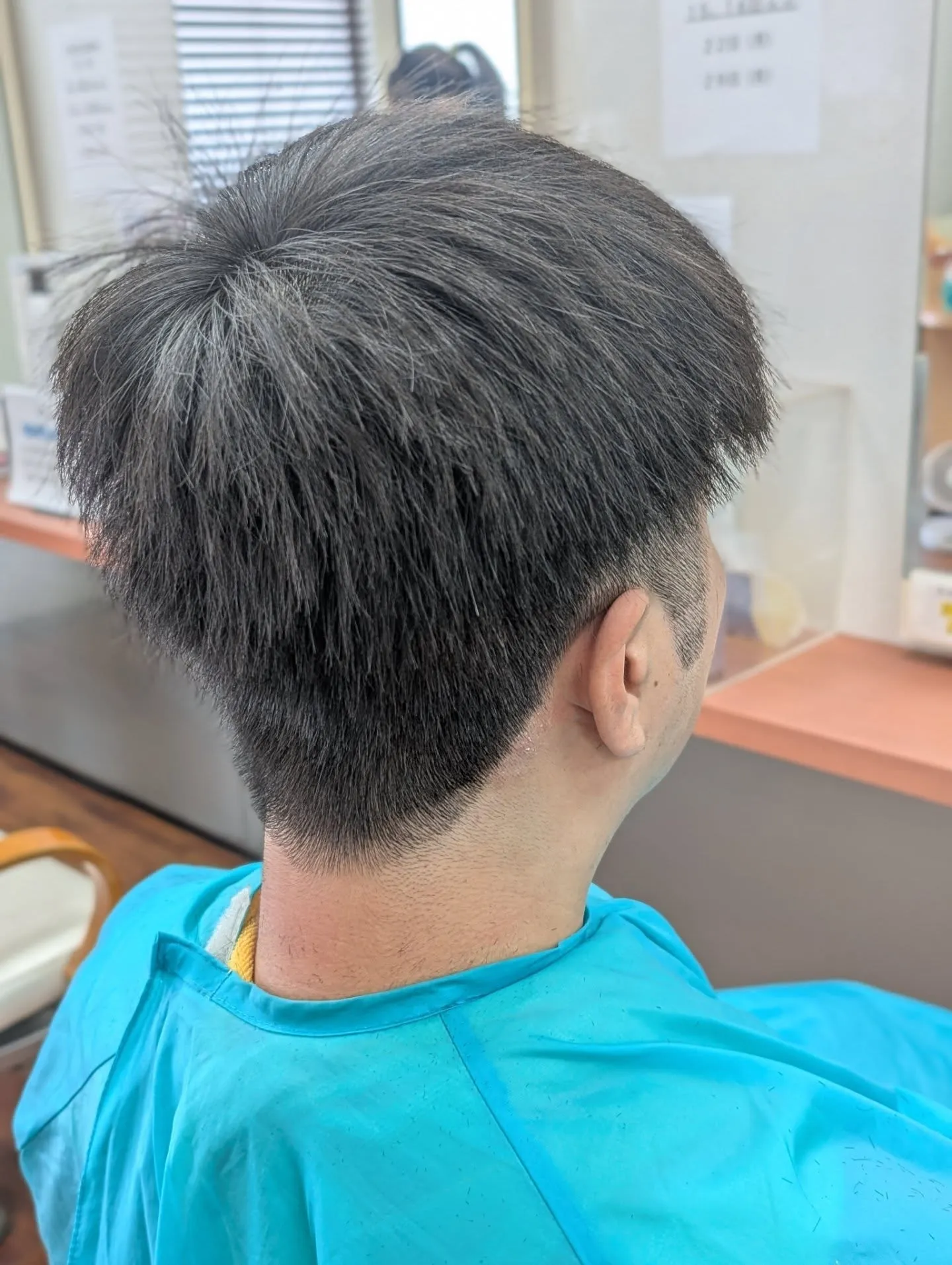 夏にぴったり、サラリーマン向けツーブロックヘア