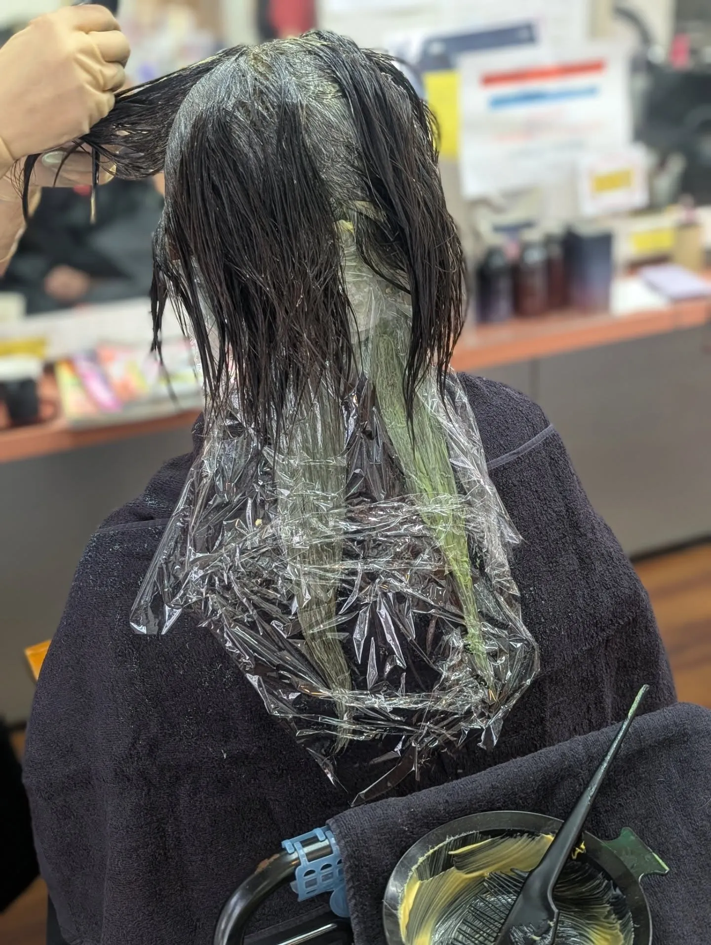 ハロウィンカラーで魅せるウルフカットスタイル