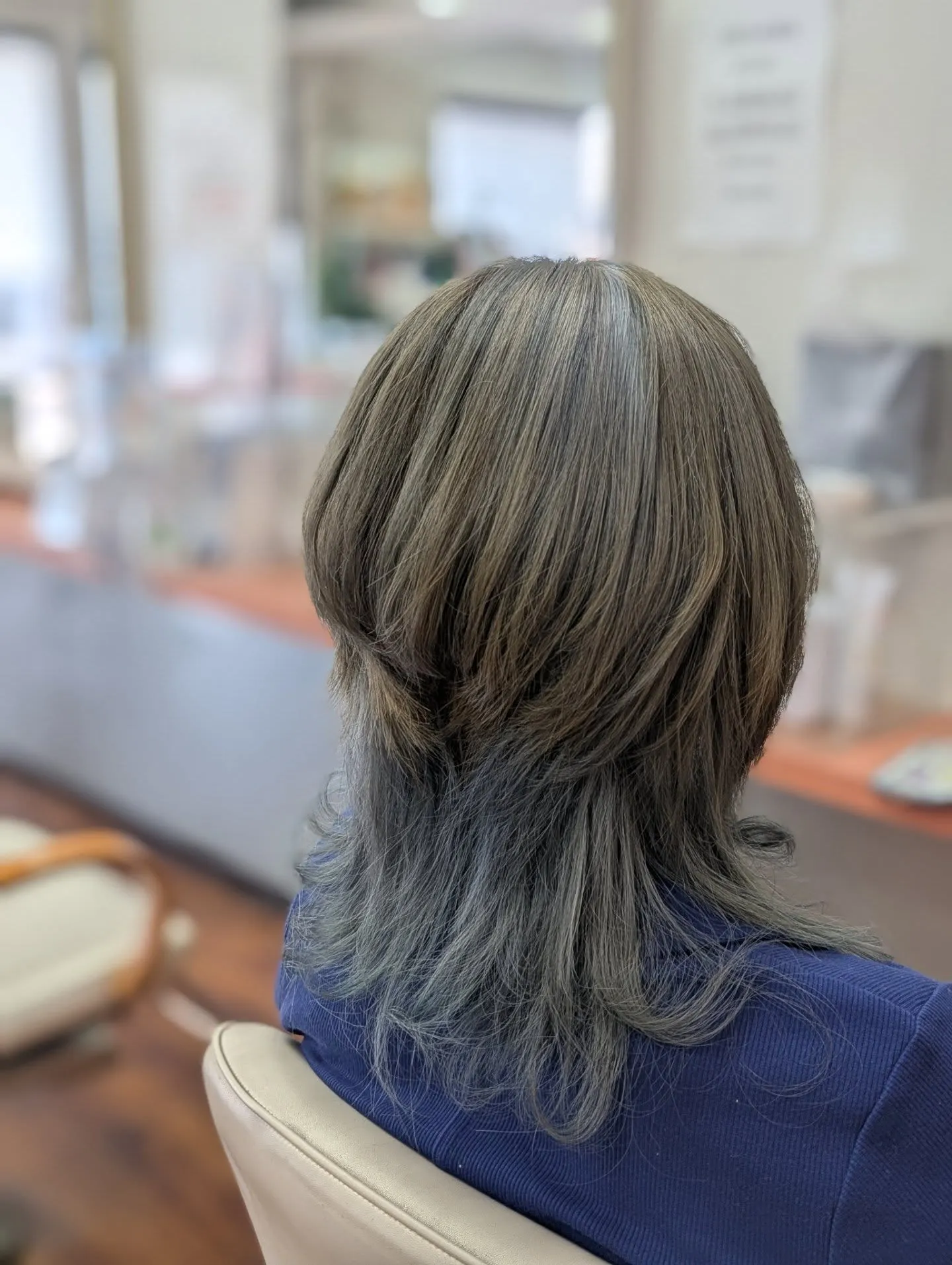 流行を取り入れた大胆なイメージチェンジと、