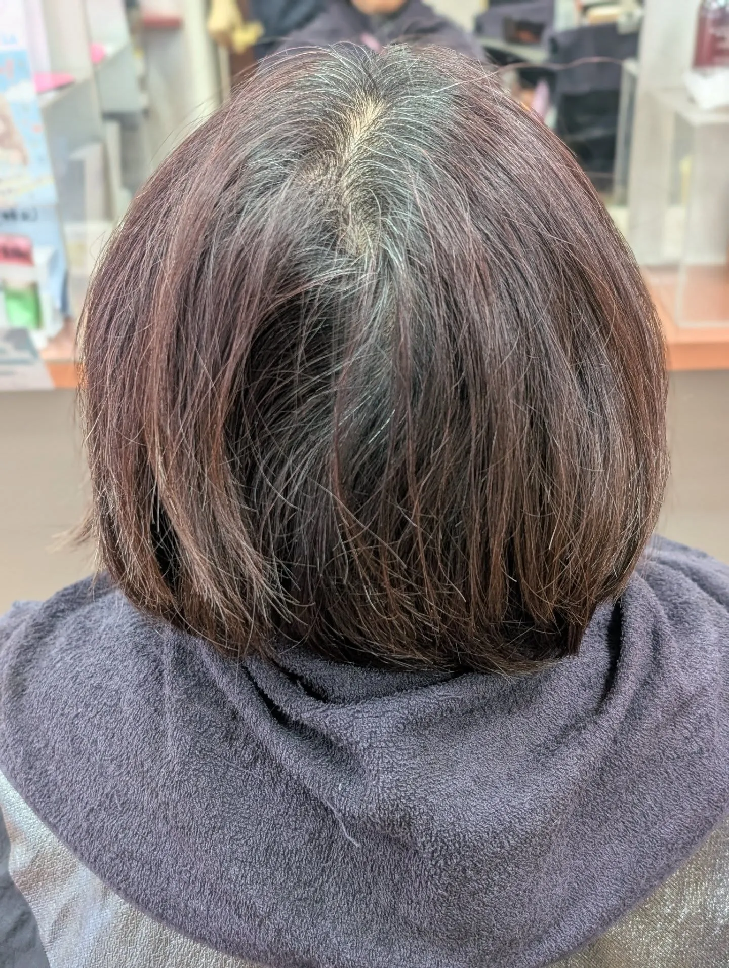 流行を取り入れた大胆なイメージチェンジと、