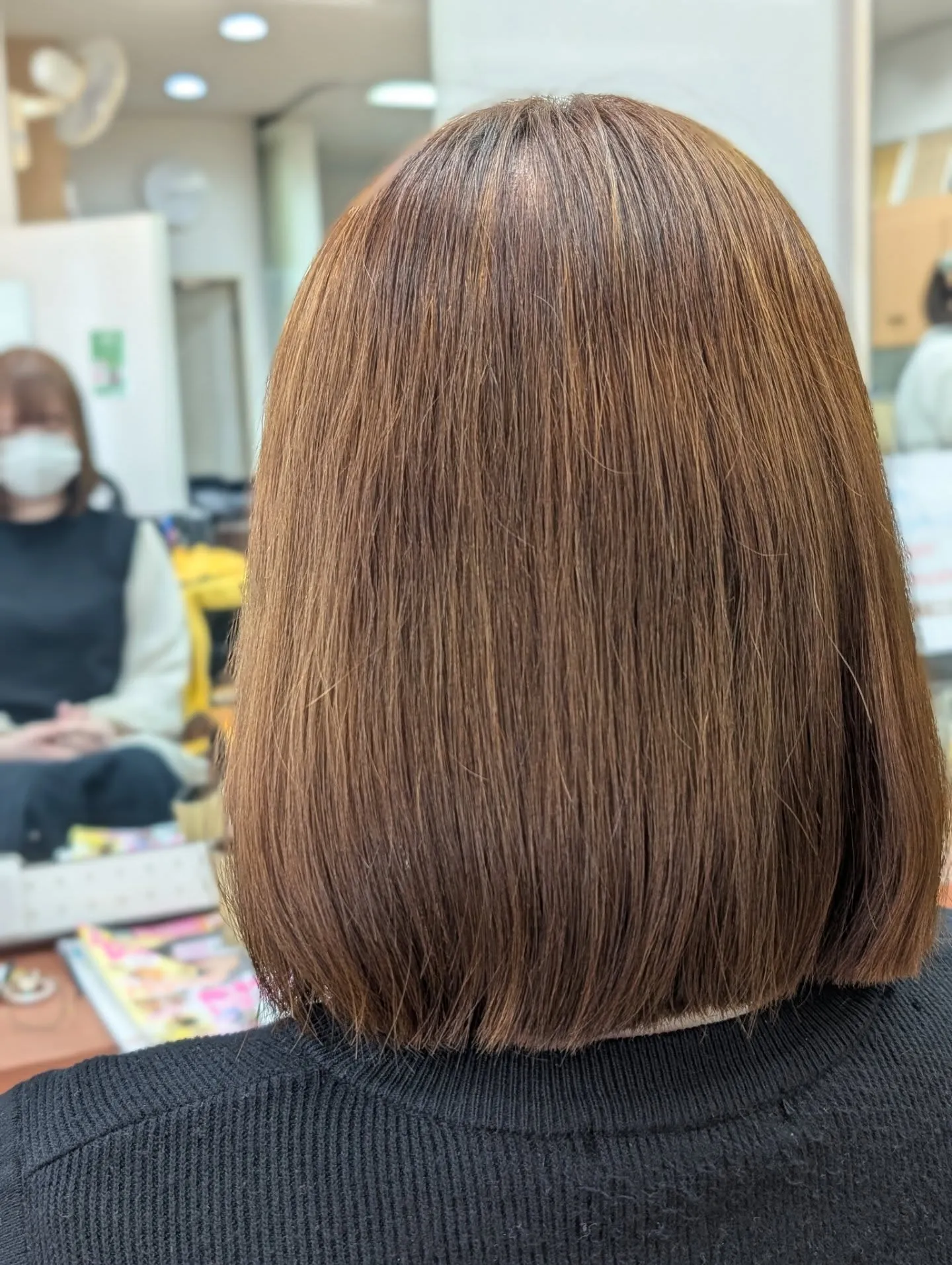 バッサリカット＆同時施術で叶えるミルクティーボブ こんにちは、北区の美容室です。