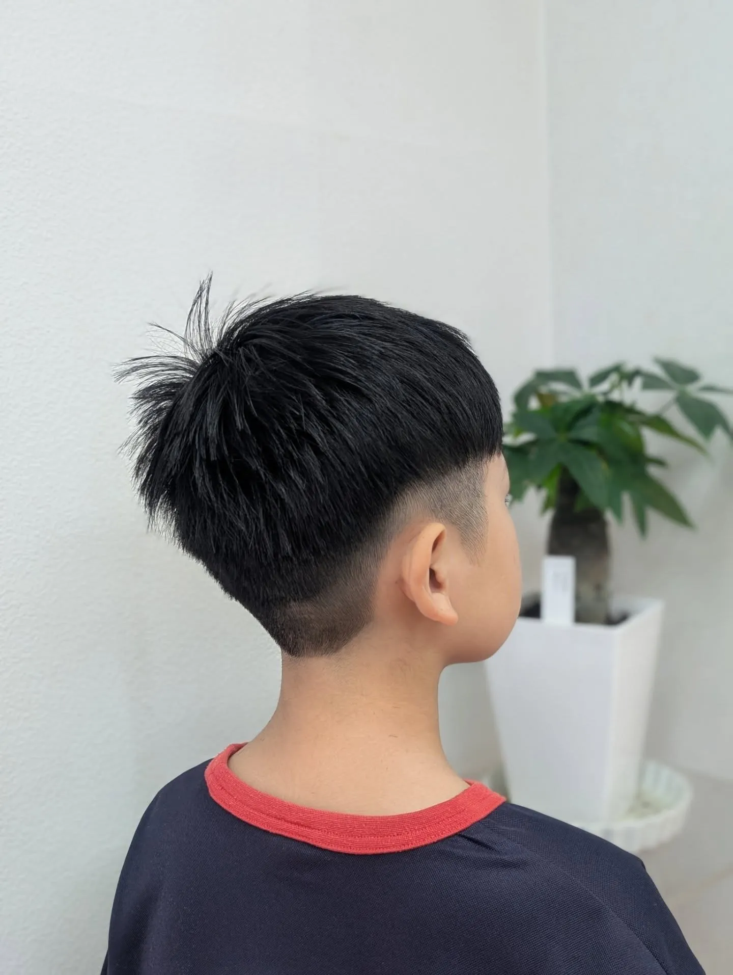 【リリー美容室】暑い季節はスッキリ・ツーブロックで決まり。