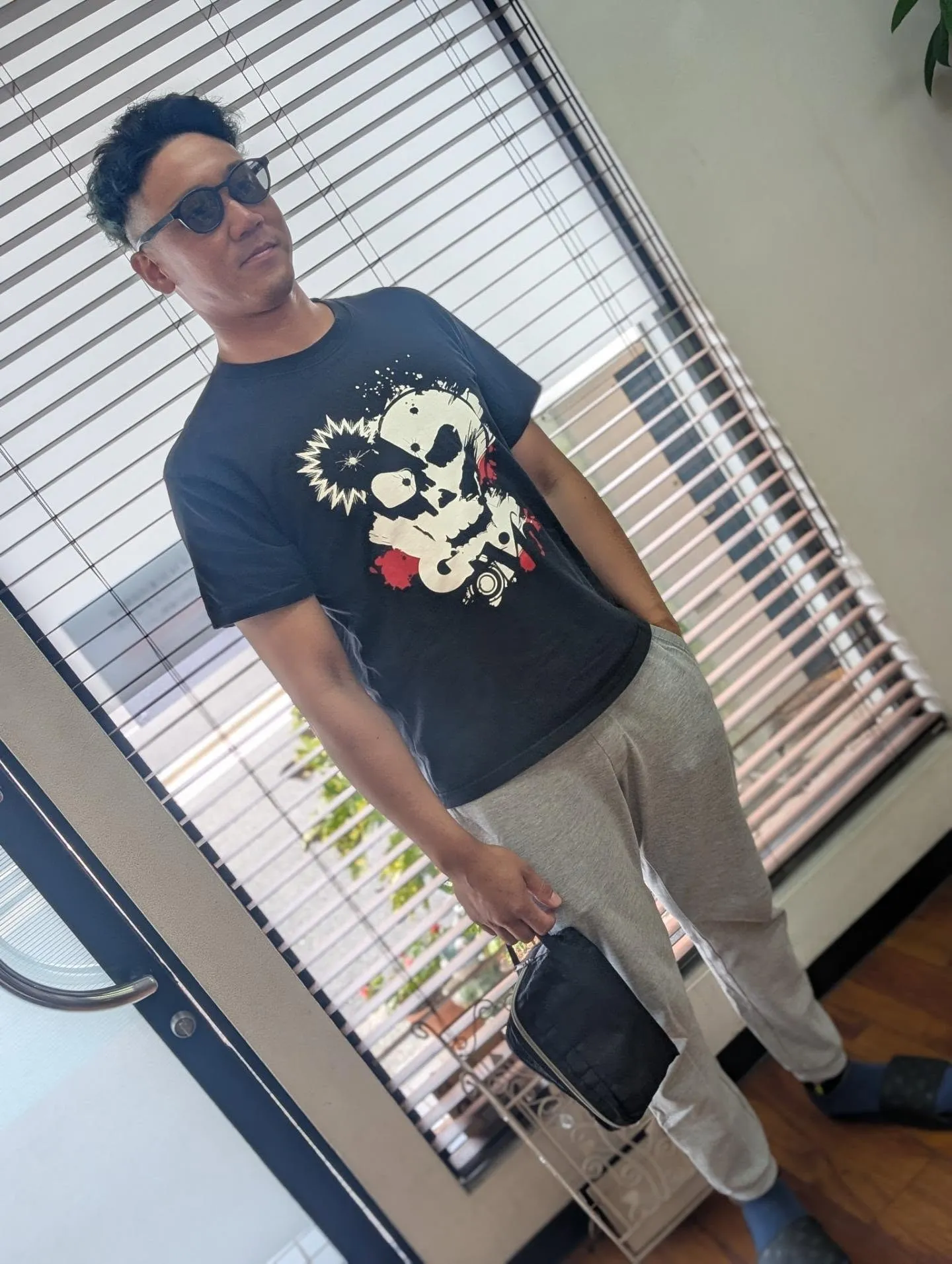 パンチ風パーマ×ターコイズカラーで魅せる極上メンズスタイル!