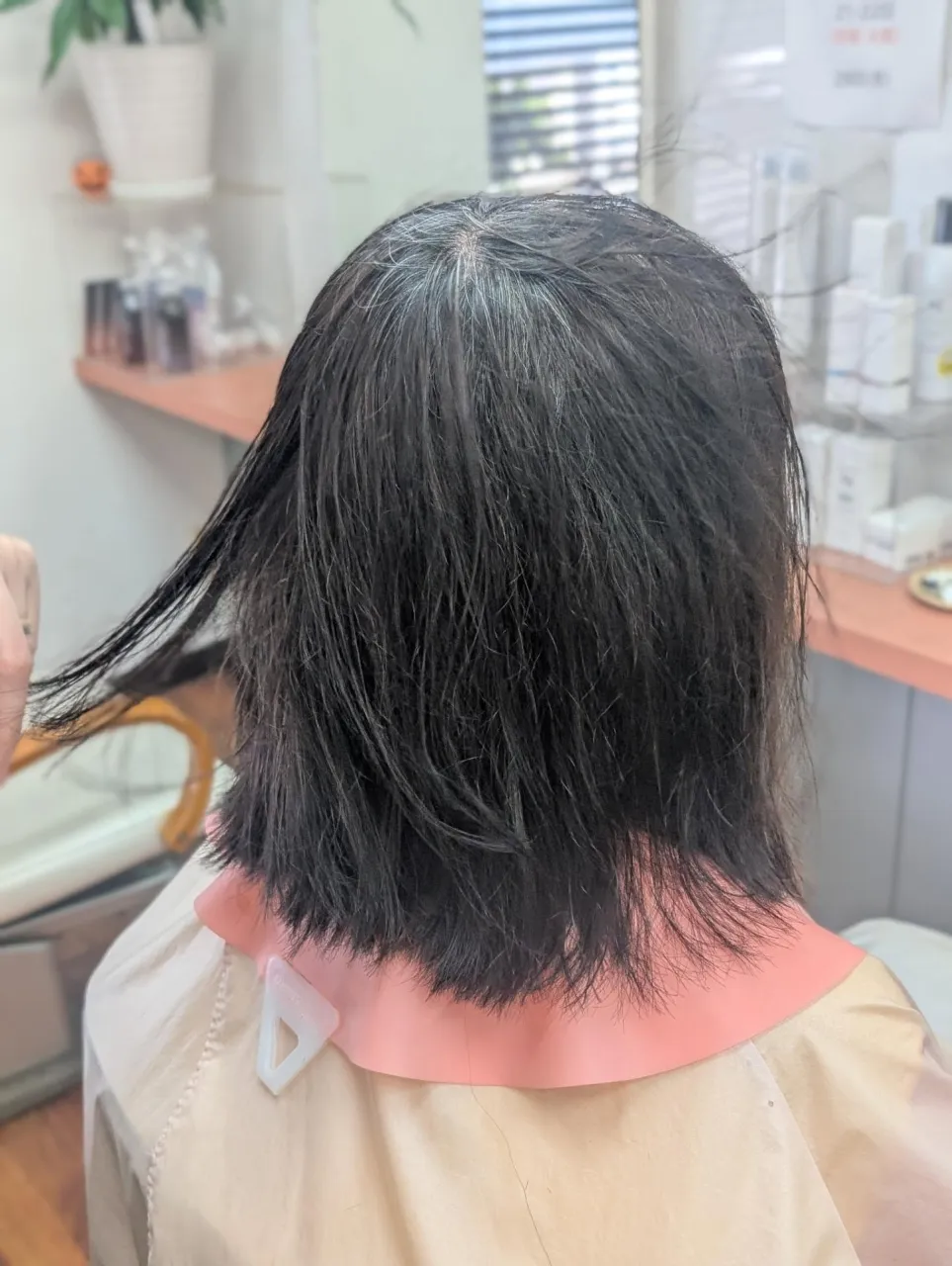 年齢を重ねるごとに、髪のうねりやパサつき、
